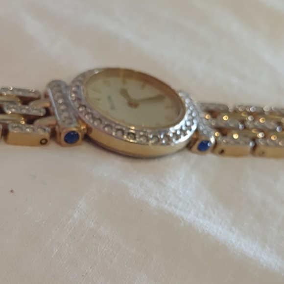 Bulova women's crystal swiss quartz watch  diamond bulova watch 98T11 - Picture 3 of 13